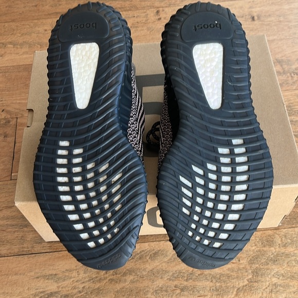 Yeezy Boost 350 V2 'Yecheil Reflective' - Picture 3 of 6